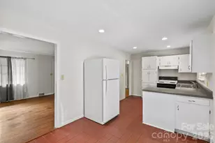 1 Clearbrook Rd, Asheville, NC 28805 - Photo 4