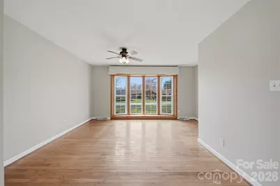 2010 Elizabeth Avenue, Hickory, NC 28602 - Photo 4