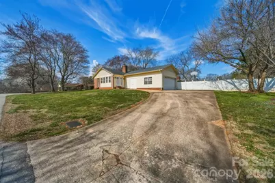 2010 Elizabeth Avenue, Hickory, NC 28602 - Photo 30