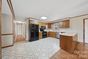 2010 Elizabeth Ave, Hickory, NC 28602 - Photo 8