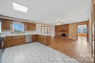 2010 Elizabeth Ave, Hickory, NC 28602 - Photo 6