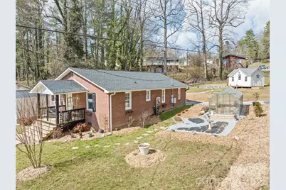 110 Ewart Drive, Hendersonville, NC 28739 - Photo 2