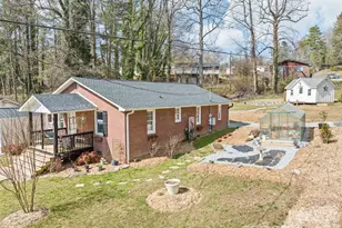 110 Ewart Dr, Hendersonville, NC 28739 - Photo 2