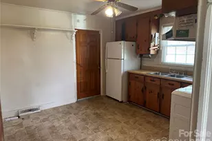 1435 Dean St, Charlotte, NC 28216 - Photo 4