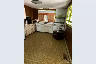 408 Carolina Street, Fremont, NC 27830 - Photo 4