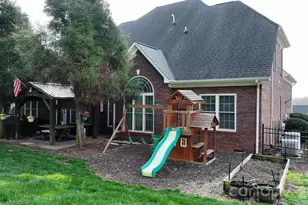 2696 Charleston Ct, Claremont, NC 28610 - Photo 2