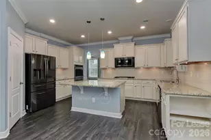 16805 Alydar Commons Ln, Charlotte, NC 28278 - Photo 2