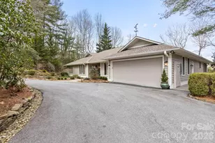 171 Old Hillside Ln, Flat Rock, NC 28731 - Photo 2