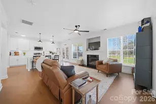 5050 Orchard Park Dr, Hickory, NC 28602 - Photo 4