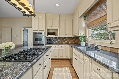 2727 Hampton Avenue, Charlotte, NC 28207 - Photo 24