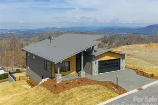 247 Coachman Dr, Hendersonville, NC 28791 - Photo 6