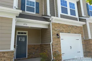 8731 Harris Lake Ln, Charlotte, NC 28269 - Photo 2