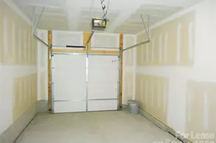 8731 Harris Lake Ln, Charlotte, NC 28269 - Photo 10