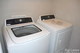 8731 Harris Lake Ln, Charlotte, NC 28269 - Photo 16