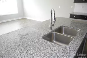 8731 Harris Lake Ln, Charlotte, NC 28269 - Photo 4