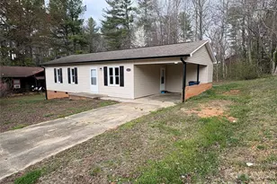 2610 Tablerock Rd, Lenoir, NC 28645 - Photo 2