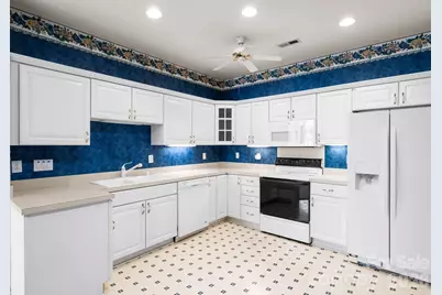 8348 Highland Glen Drive, Charlotte, NC 28269 - Photo 8