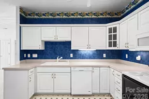 8348 Highland Glen Dr, Charlotte, NC 28269 - Photo 10