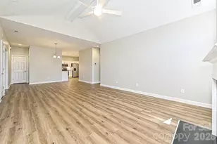 8348 Highland Glen Dr, Charlotte, NC 28269 - Photo 6