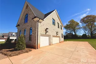 8110 Rolling Fields Rd, Charlotte, NC 28227 - Photo 2