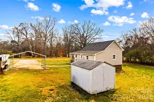 126 W Thomas St, Troutman, NC 28166 - Photo 32