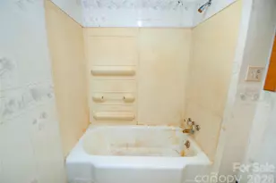 525 E Mills St, Columbus, NC 28722 - Photo 16