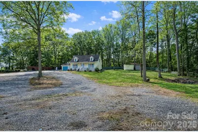 805 Edgewater Drive, Belmont, NC 28012 - Photo 2
