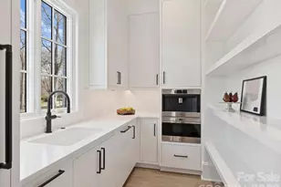 1436 Queens Rd W, Charlotte, NC 28207 - Photo 20