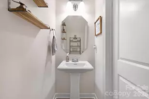 2817 Shamrock Dr, Charlotte, NC 28205 - Photo 22