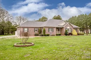 140 Della Dr, Statesville, NC 28625 - Photo 2