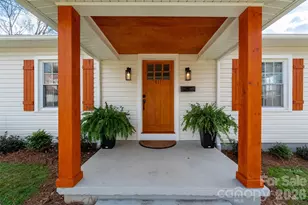 411 W Sycamore St, Lincolnton, NC 28092 - Photo 2