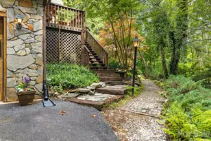6 Ravenwood Ln, Horse Shoe, NC 28742 - Photo 4