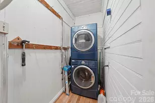 321 9th St NW, Hickory, NC 28601 - Photo 36
