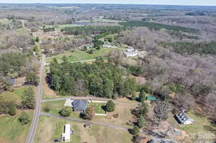 140 Huffstetler Lake Rd, Dallas, NC 28034 - Photo 4