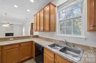 14307 O'Casey Ln, Charlotte, NC 28213 - Photo 12