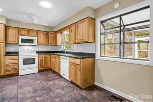 31 Deer Run Dr, Asheville, NC 28803 - Photo 12