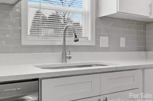 3900 Plainview Rd, Charlotte, NC 28208 - Photo 14