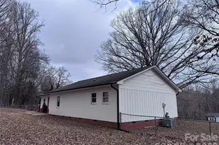 1511 Old Carriage Dr, Newton, NC 28658 - Photo 6