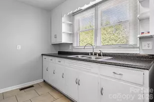 228 Holly St, Hudson, NC 28638 - Photo 8