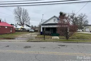 110 N Oakum St, Edenton, NC 27932 - Photo 2