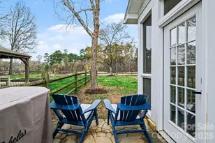 9152 Snow Hill Ct, Charlotte, NC 28269 - Photo 32