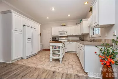 34 Middle Street, Hendersonville, NC 28792 - Photo 14