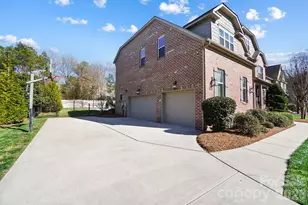 2528 Springs Dr, Charlotte, NC 28226 - Photo 6