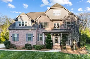 2528 Springs Dr, Charlotte, NC 28226 - Photo 2