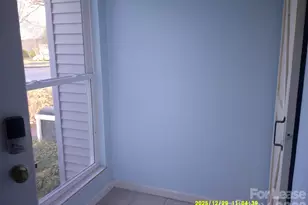 1050 21st Ave NW, Hickory, NC 28601 - Photo 4