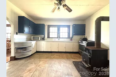 905 Conover Boulevard E, Conover, NC 28613 - Photo 2