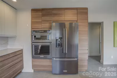 204 Fleetwood Plaza, Hendersonville, NC 28739 - Photo 6