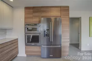 204 Fleetwood Plaza, Hendersonville, NC 28739 - Photo 6