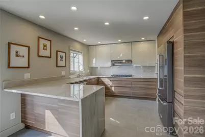 204 Fleetwood Plaza, Hendersonville, NC 28739 - Photo 2