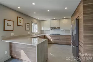 204 Fleetwood Plaza, Hendersonville, NC 28739 - Photo 2